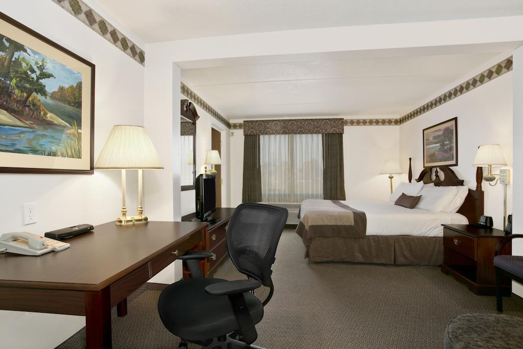 Wingate By Wyndham Green Bay Room photo